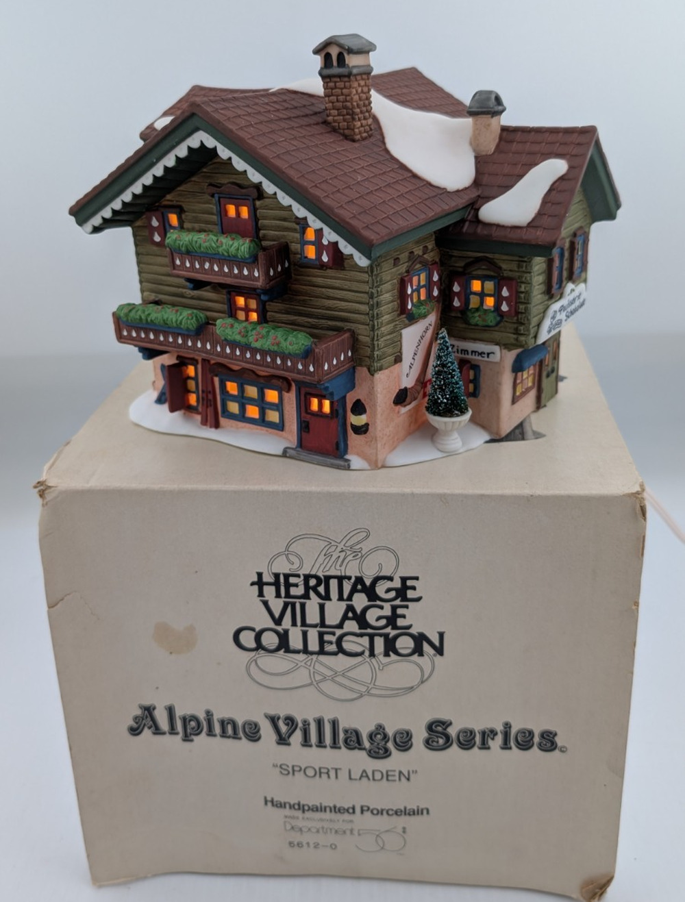 Department 56 - Sport Laden - Heritage Collection Alpine Village Series - 5612-0